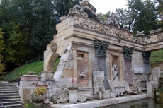 Schlosspark_Schönbrunn_Römische_Ruine_3.JPG